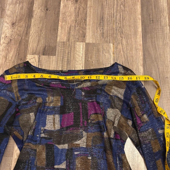 Abstract Patterned Long Sleeve Top - Picture 3 of 3